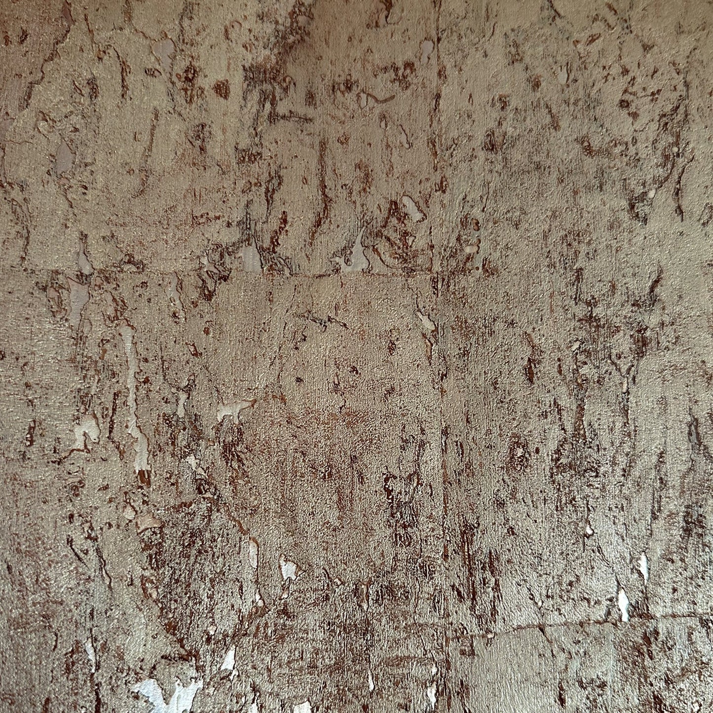 Natural Textured Eco-Friendly Non-toxic High-quality Sustainable practices Sustainability Interior Design Wall covering Bold Wallpaper Custom Tailor-made Retro chic cork nature luxury metallic shiny wood timeless coastal vacation interior design grain high-end shiny beige tan light brown silver metallic